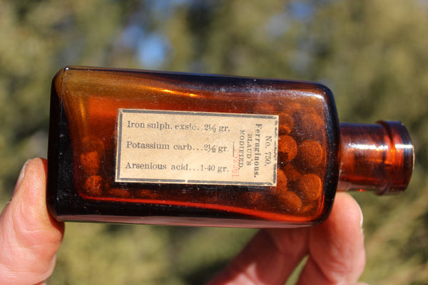 Old Apothecary Bottle  - Circa 1910 - Gelatin Coated No. 750 - FERRUGINOUS BLAUD'S - Park Davis & Co., Detroit, Mich.  2 Labels, w/Contents - Fine Condition -  - Please No Discount Codes On This Listing