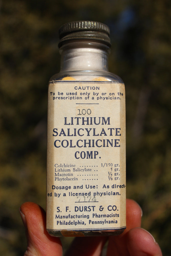 Old Apothecary Bottle - Circa 1930's - Circa 1930's  LITHIUM SALICYLATE COLCHICINE COMP.  S. F. Durst & Co. Philadelphia, PA.   With Contents ..  - Please No Discount Codes On This Listing