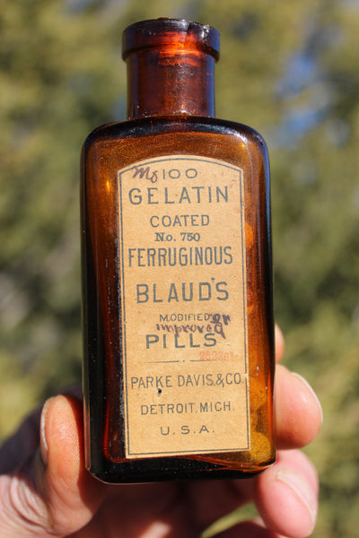 Old Apothecary Bottle  - Circa 1910 - Gelatin Coated No. 750 - FERRUGINOUS BLAUD'S - Park Davis & Co., Detroit, Mich.  2 Labels, w/Contents - Fine Condition -  - Please No Discount Codes On This Listing
