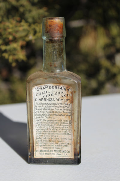 Old Apothecary Bottle  - Circa 1890 - CHAMBERLAIN'S  COLIC CHOLERA AND DIARRHEA REMEDY - Chamberlain Med Co. - Des Moines, IA. U.S.A. - W/ Label  -   Please No Discount Codes On This Listing