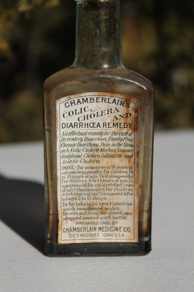 Old Apothecary Bottle  - Circa 1890 - CHAMBERLAIN'S  COLIC CHOLERA AND DIARRHEA REMEDY - Chamberlain Med Co. - Des Moines, IA. U.S.A. - W/ Label  -   Please No Discount Codes On This Listing
