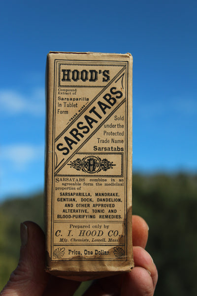Old Apothecary Bottle  - Circa 1910 - HOOD'S  SARSATABS  - Bottle with Label, Box and Contents -   Please No Discount Codes On This Listing
