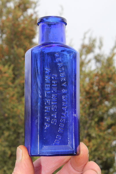 Old Apothecary Bottle  - Circa 1890 - KEASBEY & MATTISON Co. - CHEMISTS - AMBLER, PA.  - Fine Condition - A Real Beautiful Bottle -   Please No Discount Codes On This Listing