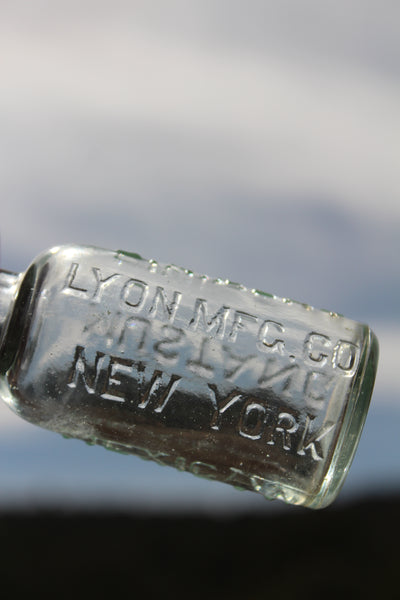 Old Apothecary Bottle  - Circa 1890 -  MEXICAN MUSTANG LINIMENT - LYON MFG. CO. - NEW YORK - Fine Condition -   Please No Discount Codes On This Listing
